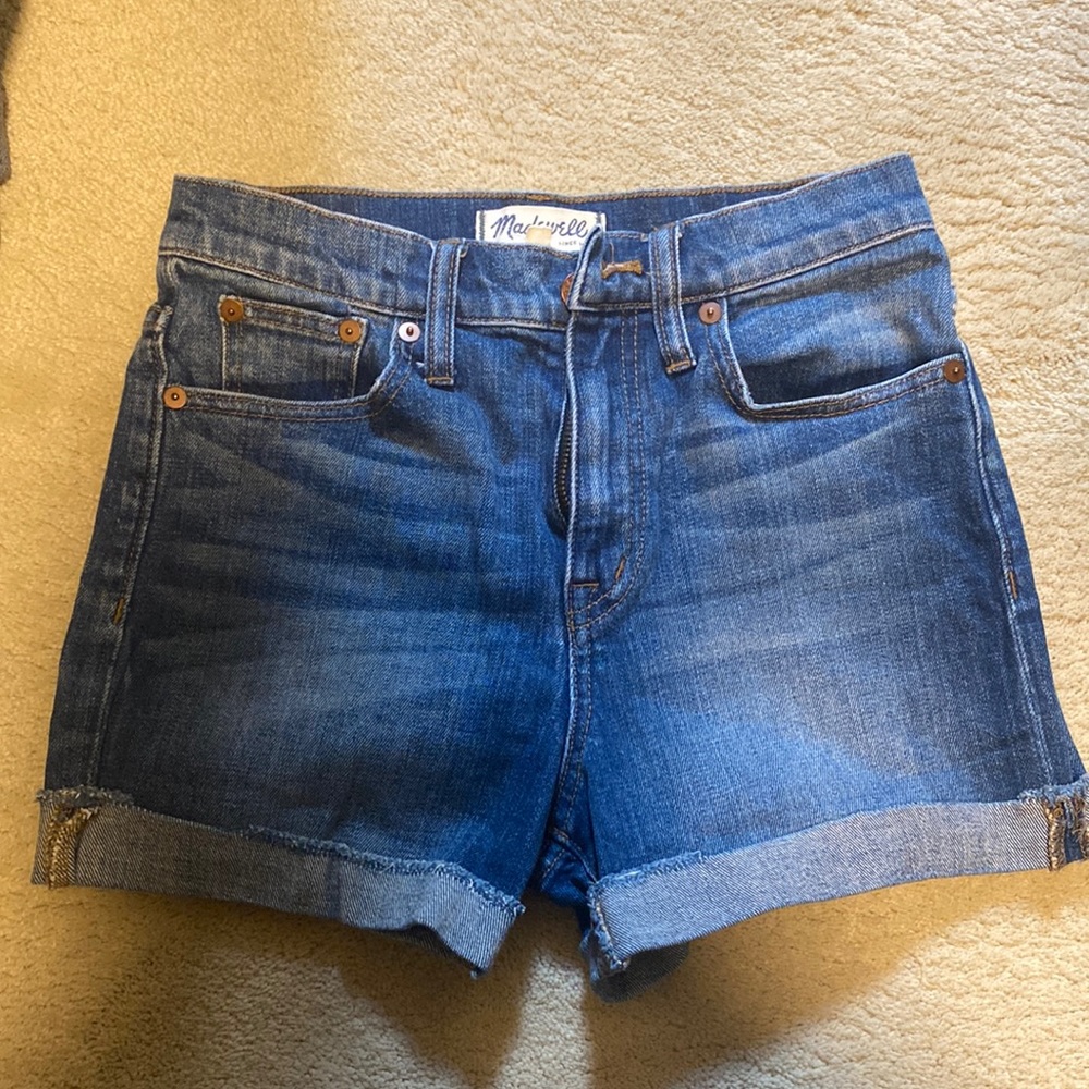 Madewell high rise denim shorts. 98% cotton 2% elastane